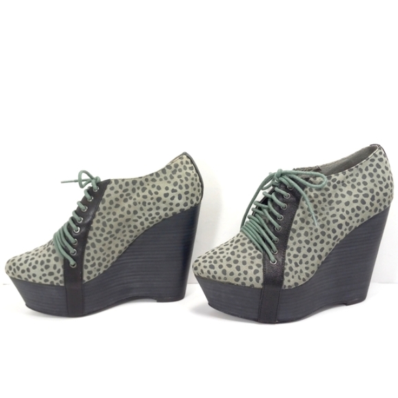 GREY CITY Pale Green Black Spotted Suede Lace-Up Stacked Platform Wedges EUC - Picture 8 of 16